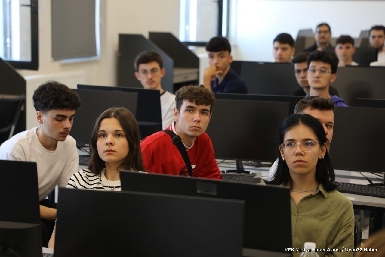 ISUBÜ'de Yeni Sezon Başladı: Rektör Çatal'dan Öğrencilere Ziyaret - Detay 4