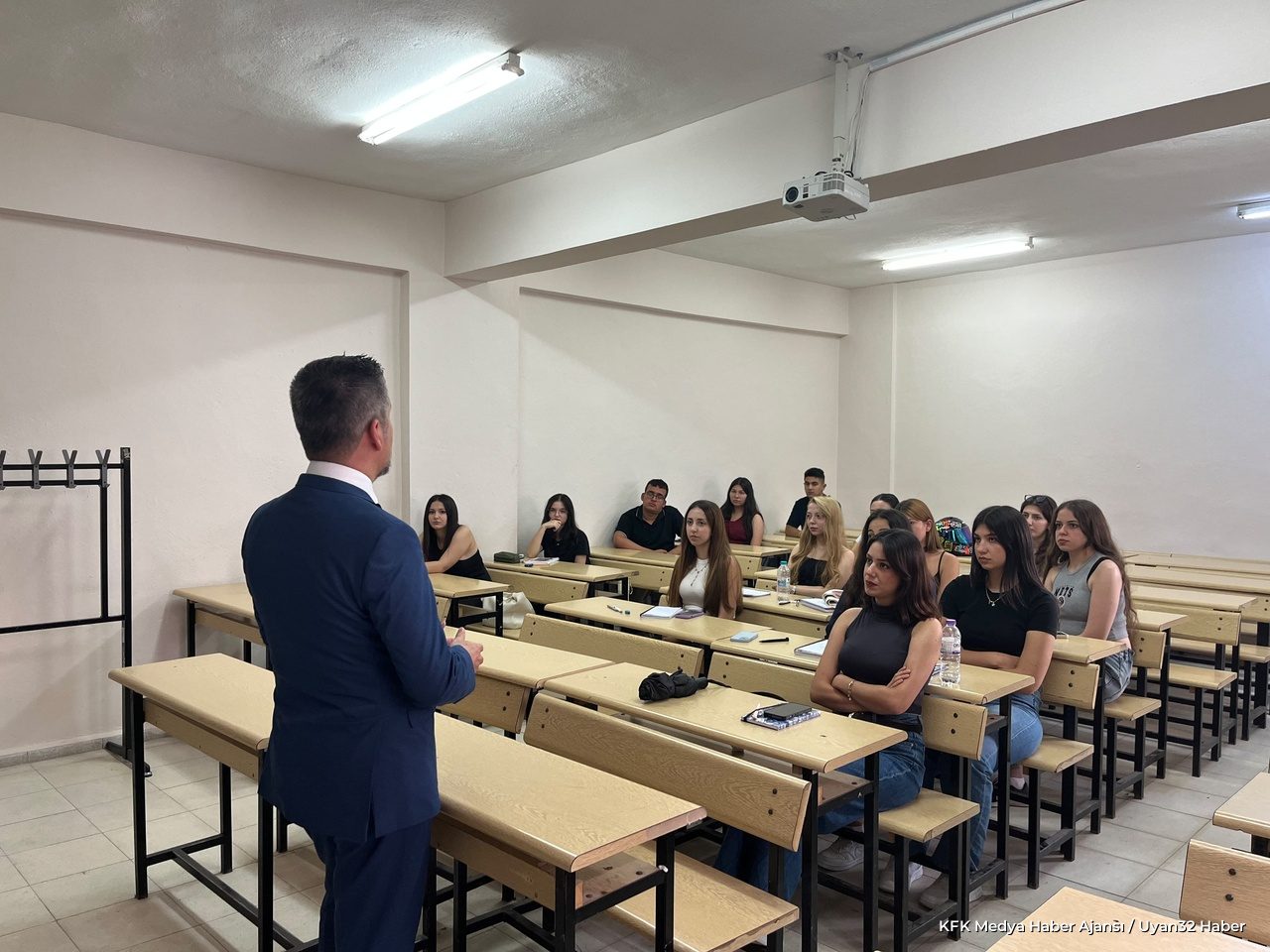ISUBÜ Rektörü Yılmaz Çatal Eğirdir MYO Öğrencileriyle Buluştu - Detay 4