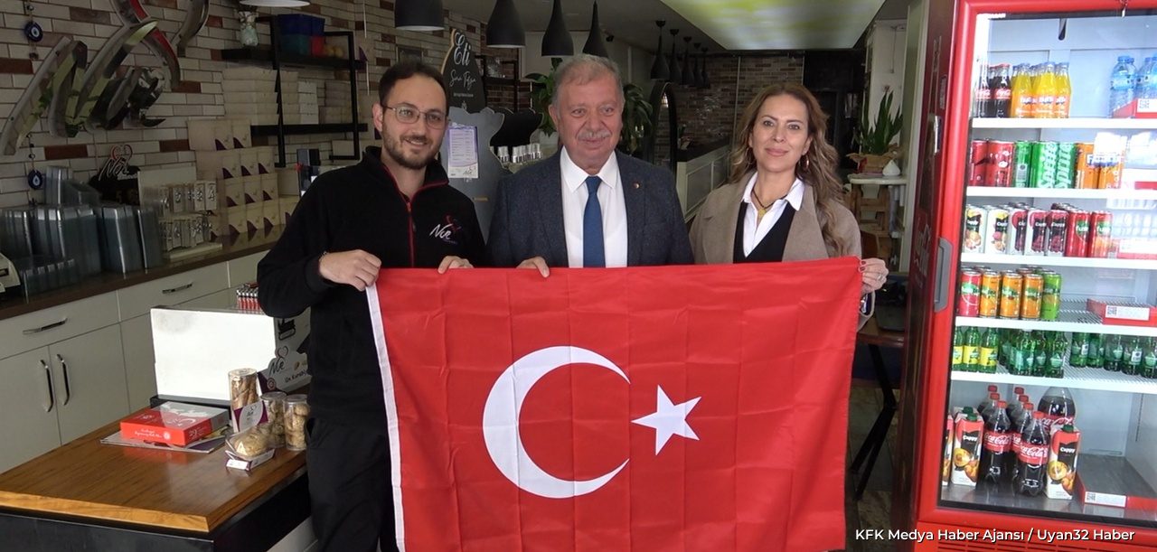 ITSO'dan Isparta Esnafına Cumhuriyet Bayramı'nda Türk Bayrağı Hediyesi - Detay 2