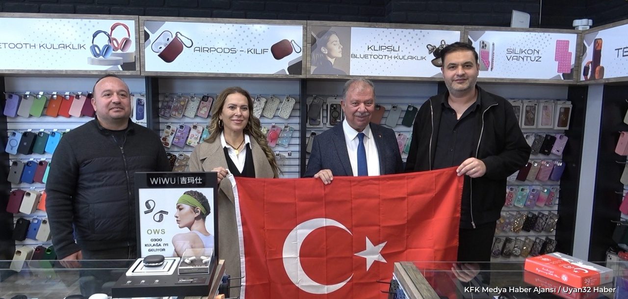 ITSO'dan Isparta Esnafına Cumhuriyet Bayramı'nda Türk Bayrağı Hediyesi - Detay 3
