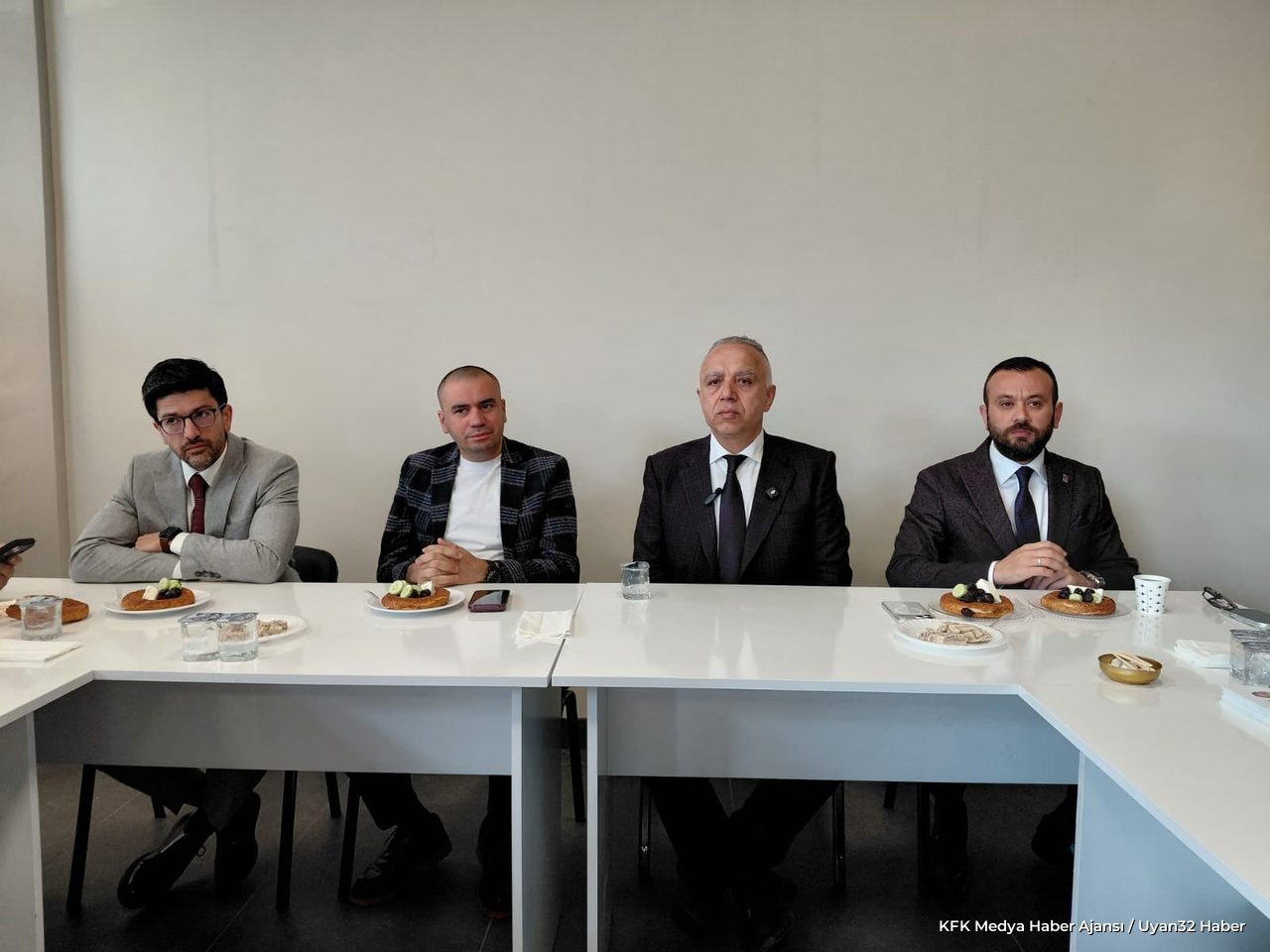 Karabulut, Seçim Merkezinde Medya Mensuplarını Ağırladı