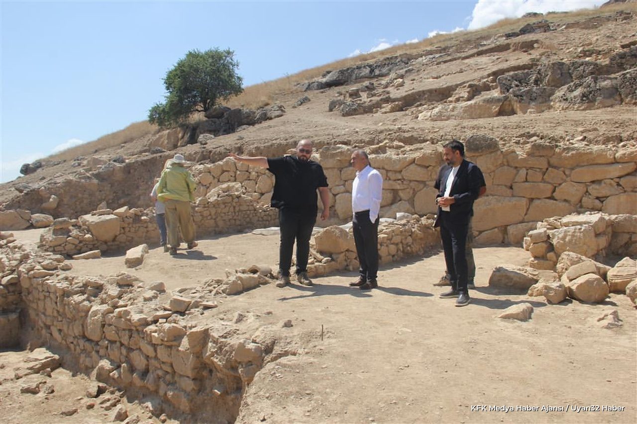 Kaymakam Işık Seleukeia Sidera Antik Kenti'ni İnceledi