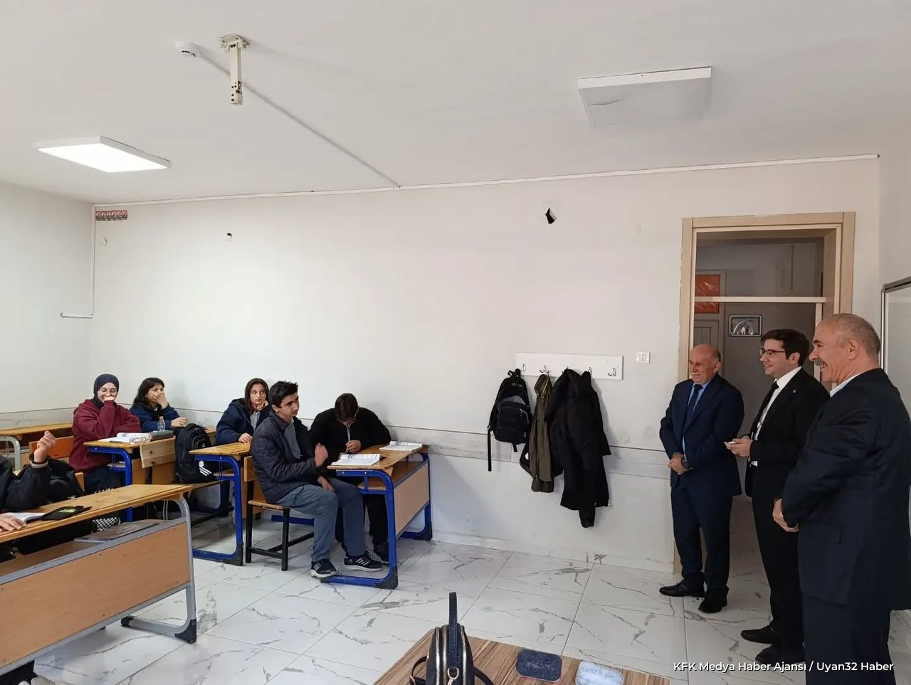 Kaymakam Uzuner'den Şarkikaraağaç'ta Eğitim Ziyareti - Detay 4