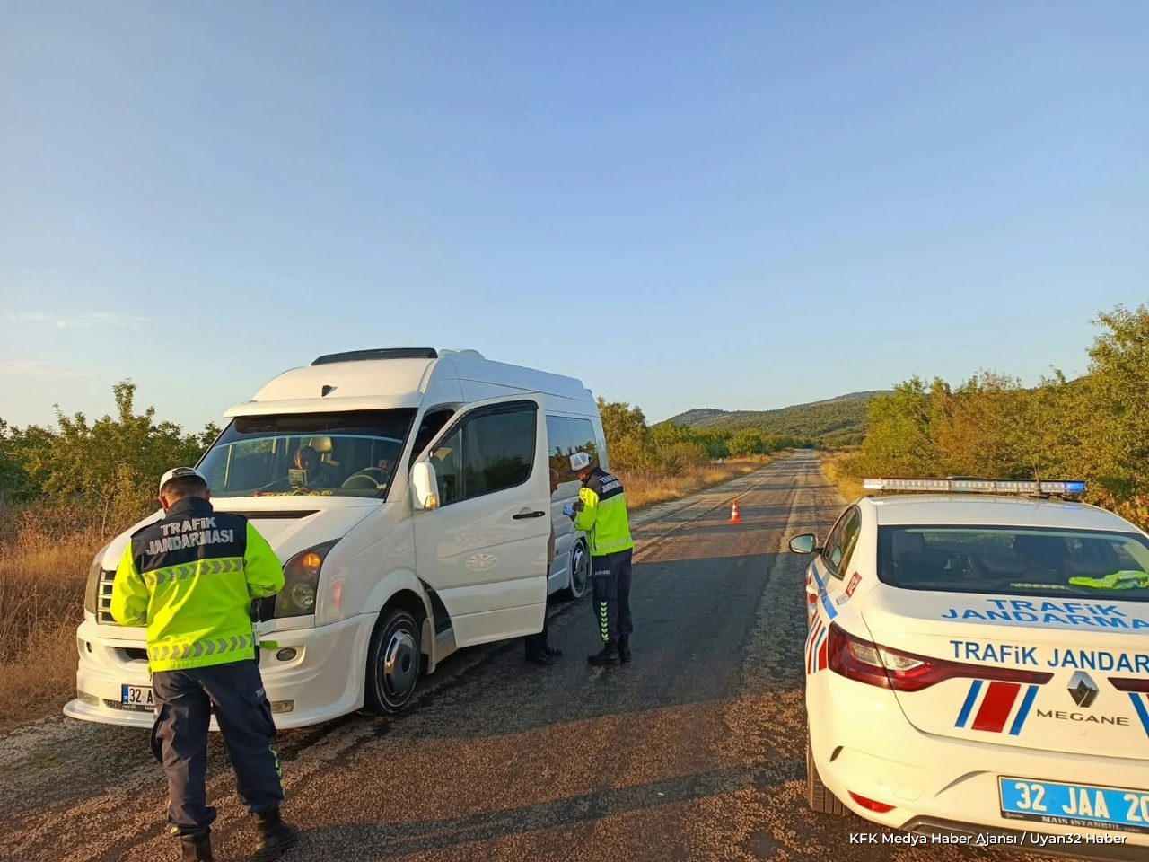 Keçiborlu'da Okul Servis Araçlarına Sıkı Denetim Yapıldı - Detay 4