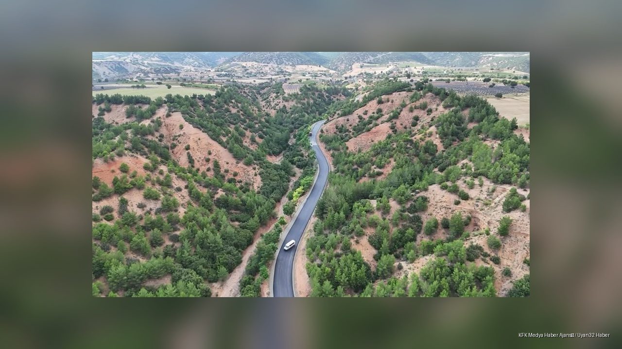 Keçiborlu Senir-Kuşçular Yolunda Sıcak Asfalt Çalışmaları Başladı