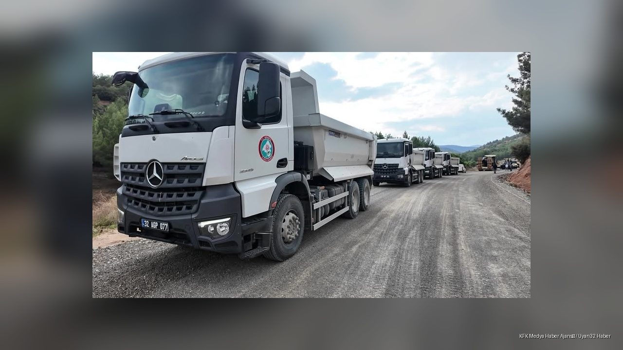 Keçiborlu Senir-Kuşçular Yolunda Sıcak Asfalt Çalışmaları Başladı