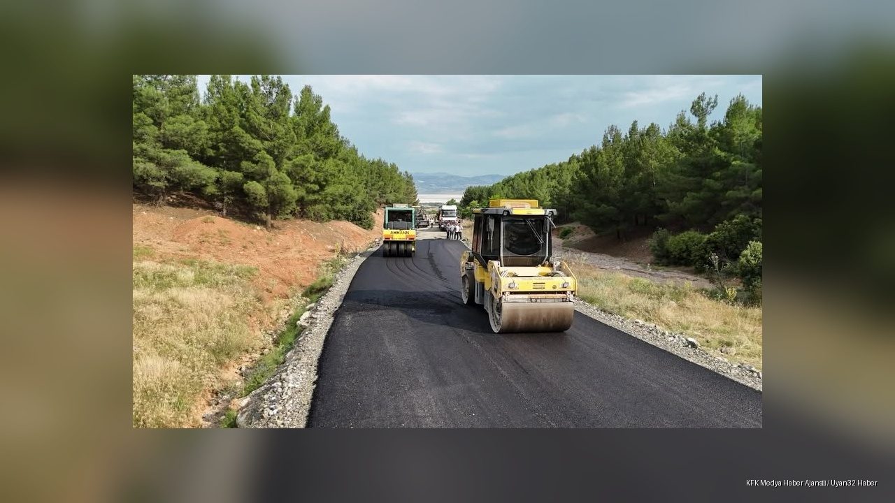 Keçiborlu Senir-Kuşçular Yolunda Sıcak Asfalt Çalışmaları Başladı