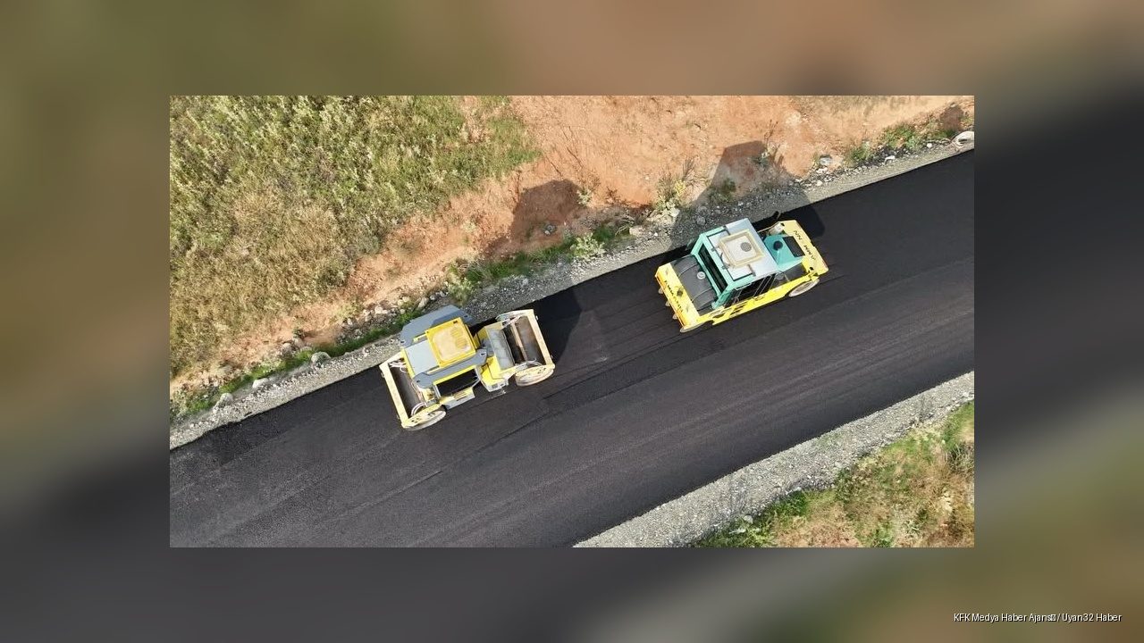 Keçiborlu Senir-Kuşçular Yolunda Sıcak Asfalt Çalışmaları Başladı