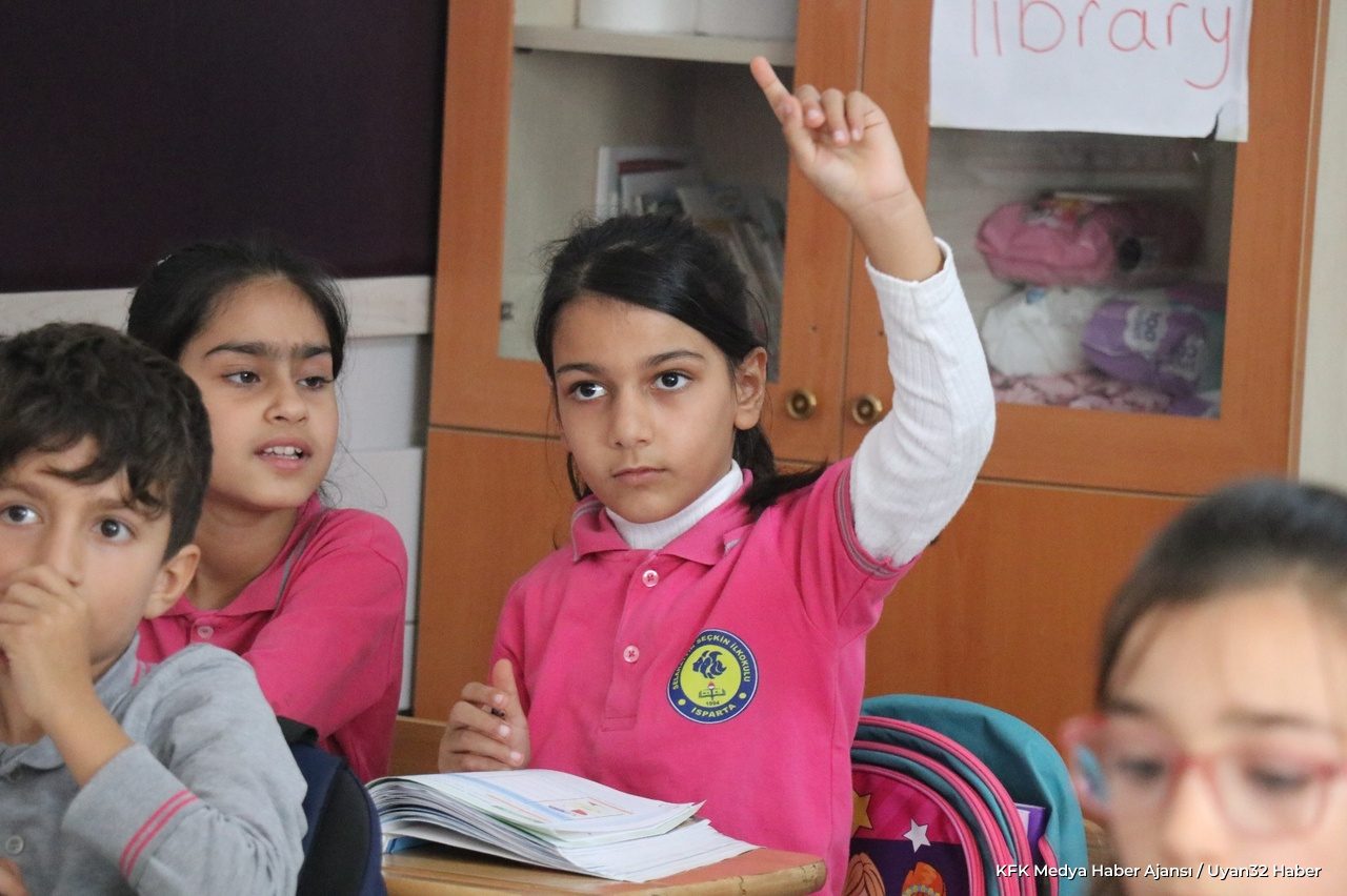Kfk Ajans Minik Rümeysa’nın Bayrak Sevgisini Gündeme Taşıdı