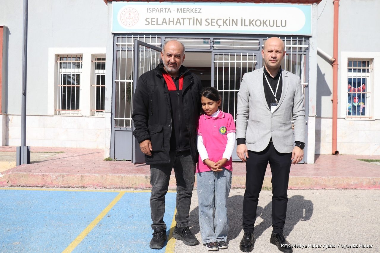 Kfk Ajans Minik Rümeysa’nın Bayrak Sevgisini Gündeme Taşıdı - Detay 8