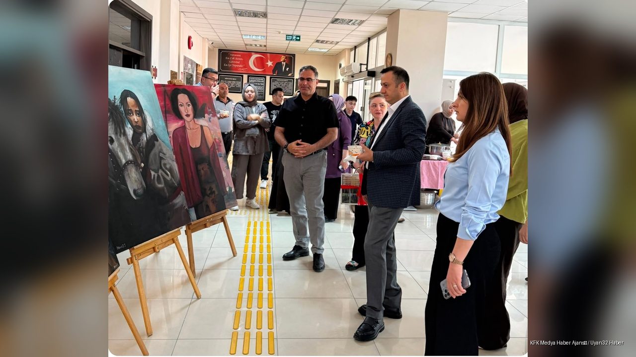 Koruma Altındaki Öğrencinin Resim Sergisi Duygu Dolu Anlar Yaşattı