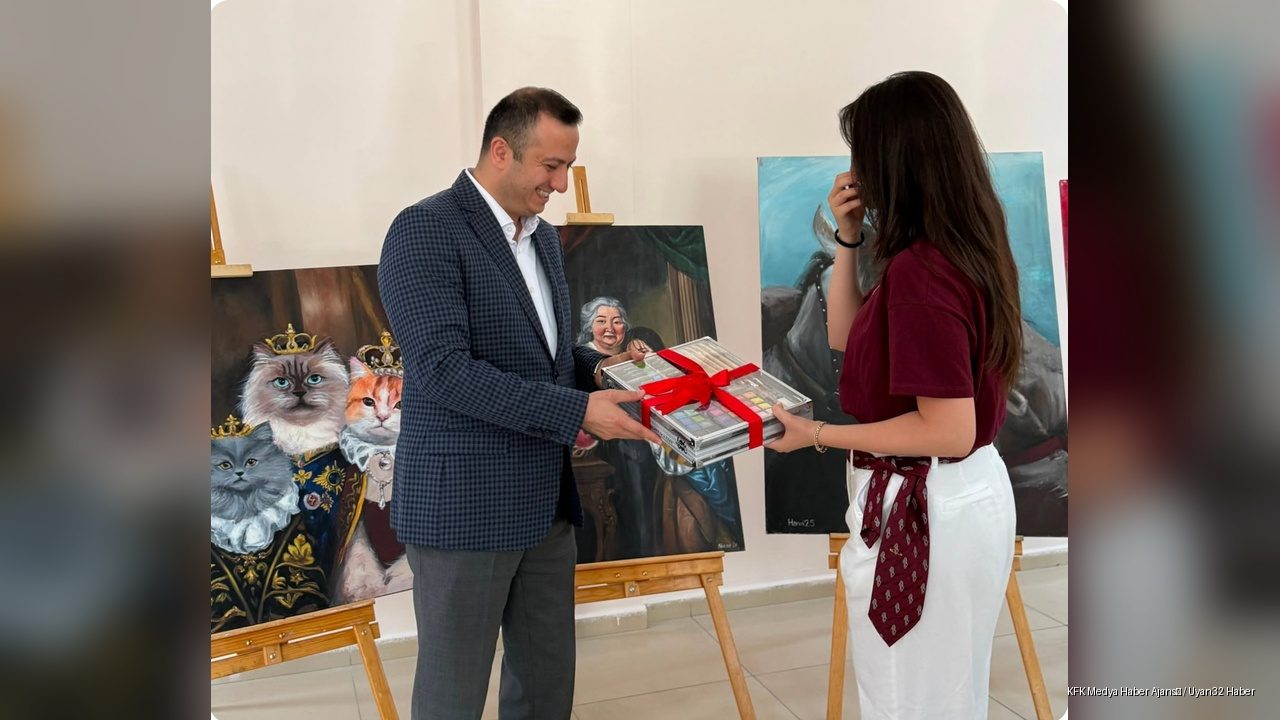 Koruma Altındaki Öğrencinin Resim Sergisi Duygu Dolu Anlar Yaşattı