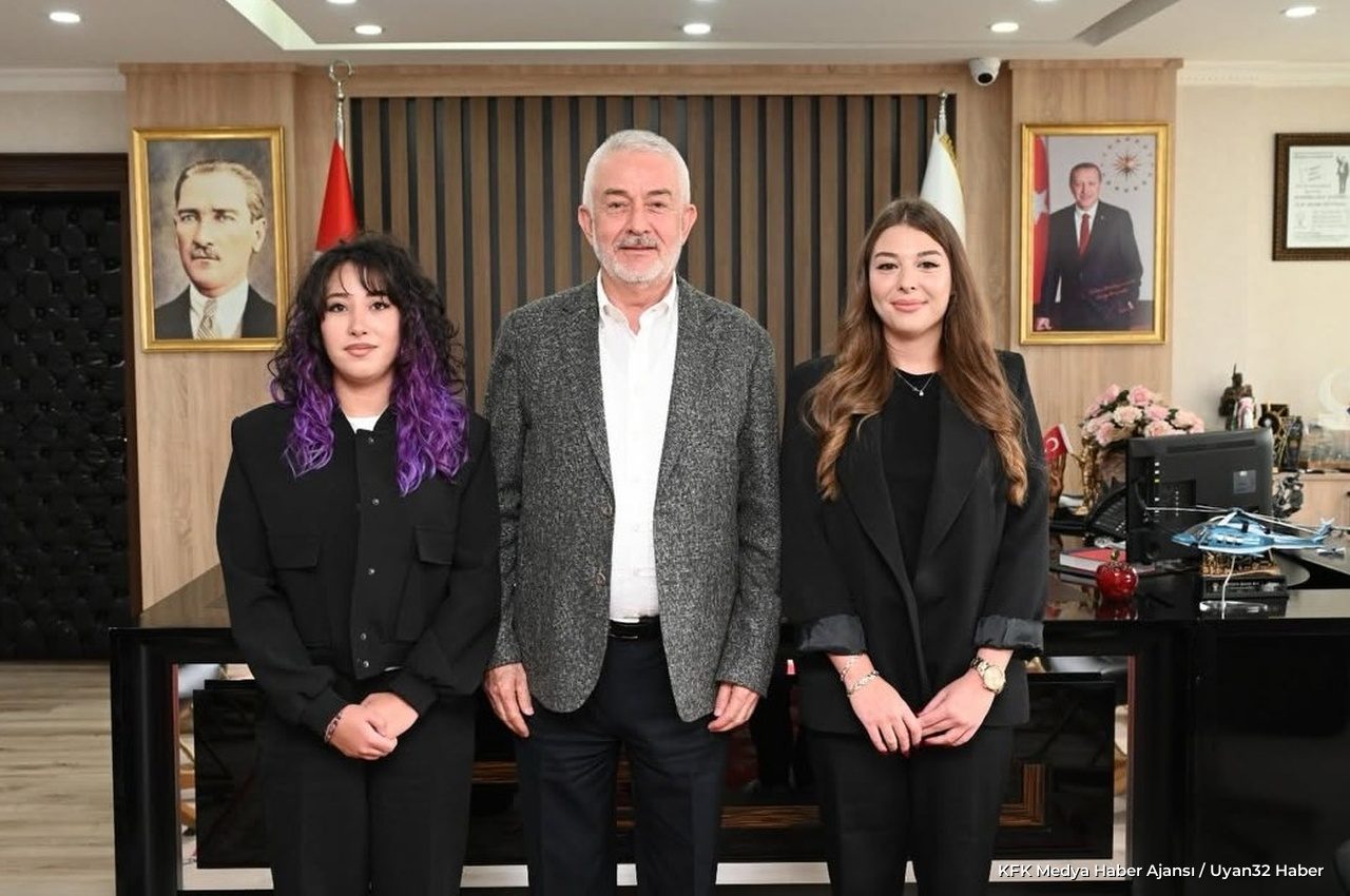 Lise Öğrencisinden Başkan Başdeğirmen'e Anlamlı Tablo Hediyesi - Detay 2