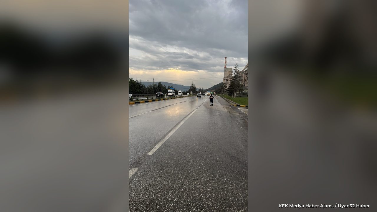 Makaslayan tır yolu kapattı! - Detay 2