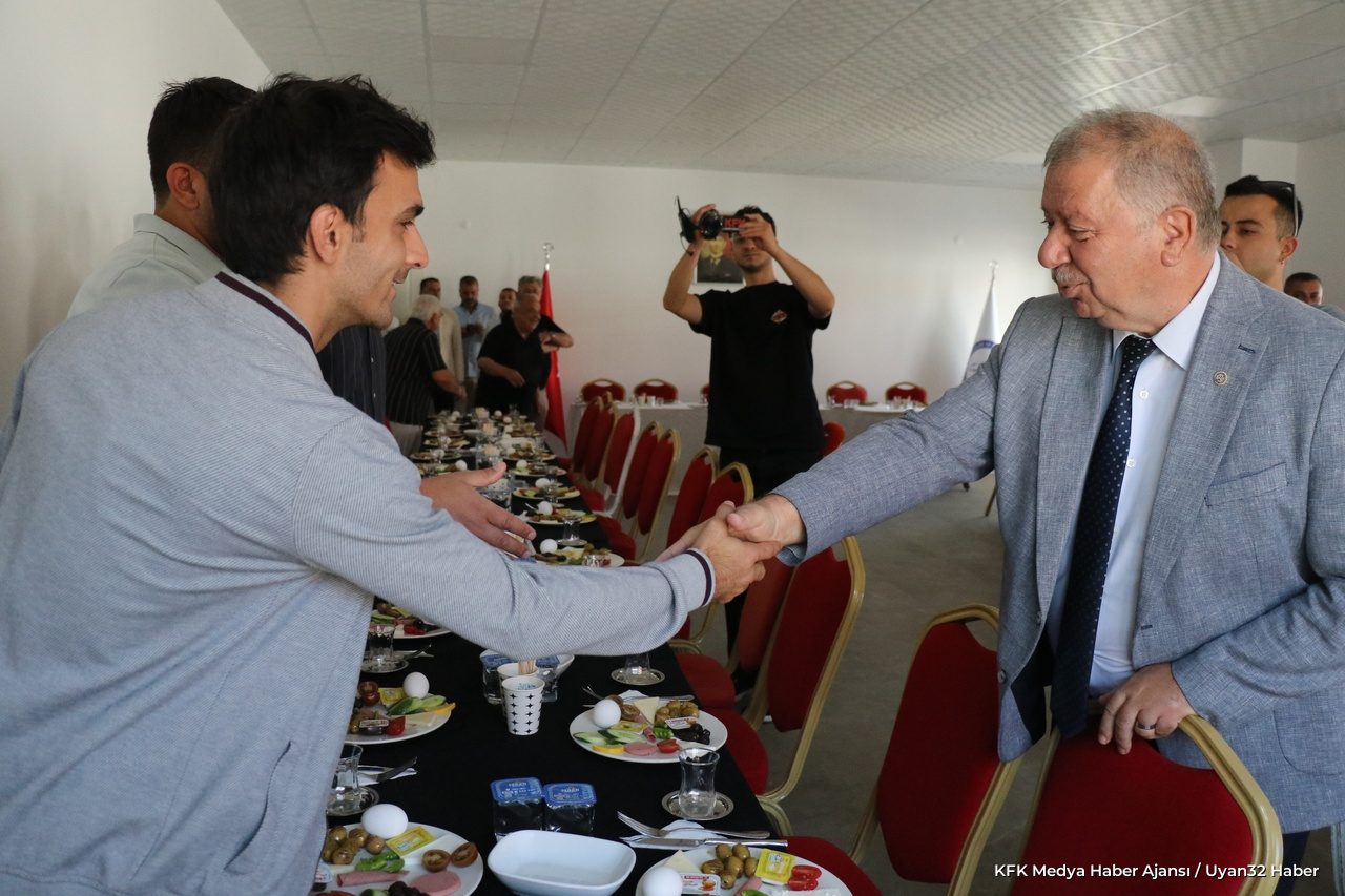 Metin Çelik Galericiler Sitesi Esnafıyla Bir Araya Geldi - Detay 3