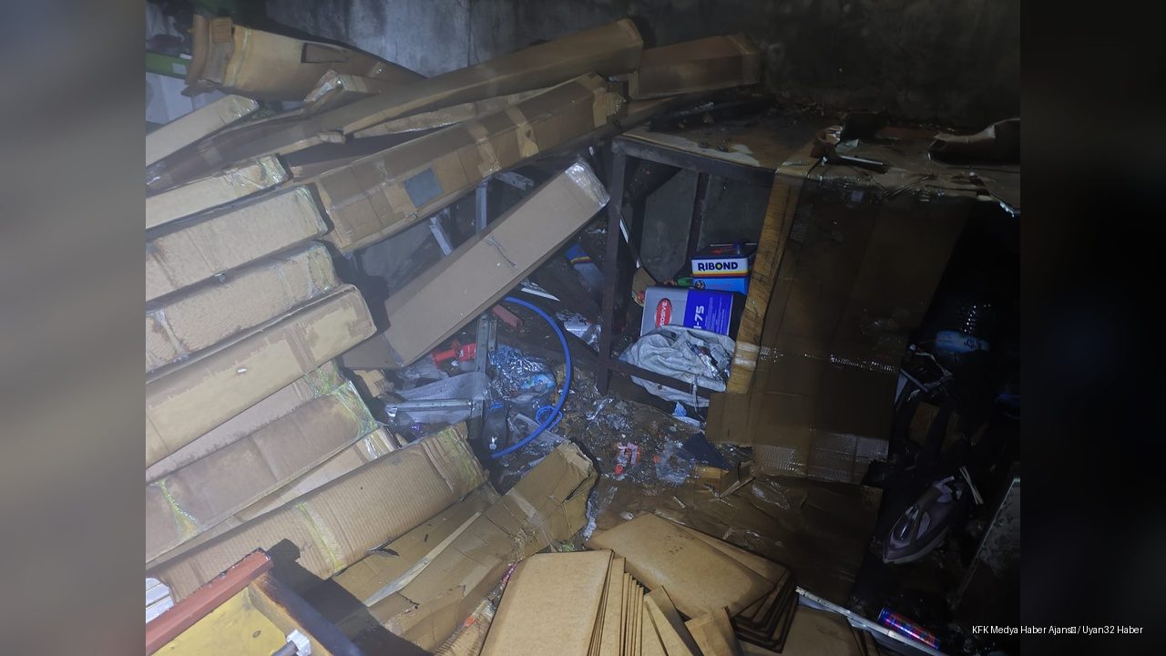 Plastik Depoda Çıkan Yangın Korku Dolu Anlar Yaşattı