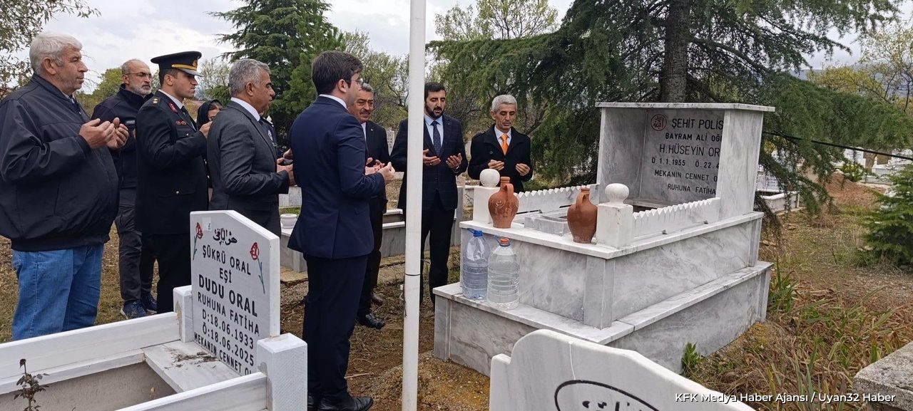 Şarkikaraağaç’ta Cumhuriyet Bayramı Kutlamaları Çelenk Töreni Ve Şehitlik Ziyaretiyle Başladı - Detay 3