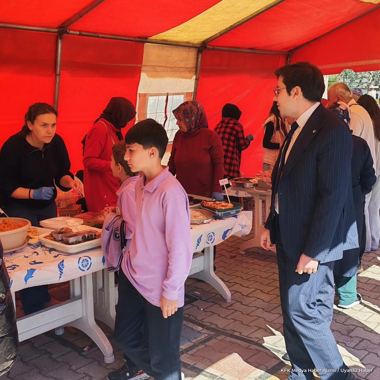 Şarkikaraağaç'ta Okul Kermesi: Kaymakam Uzuner Stantları Gezdi - Detay 3