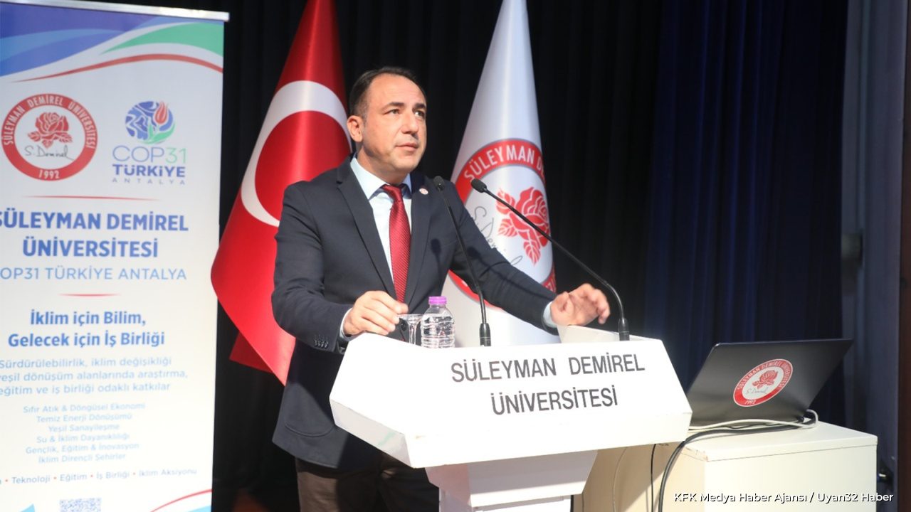SDÜ'de COP31 Yolunda Gençlik ve Yeşil Dönüşüm Buluşması Düzenlendi