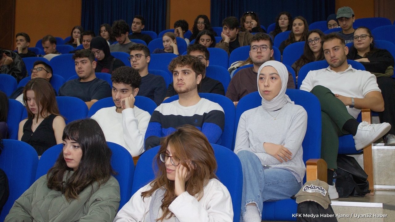 SDÜ'de COP31 Yolunda Gençlik ve Yeşil Dönüşüm Buluşması Düzenlendi - Detay 2
