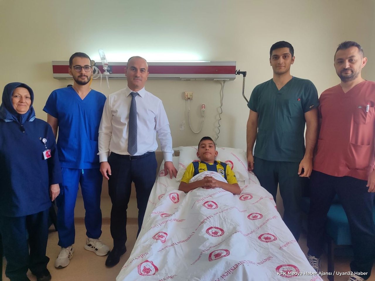 SDÜ Hastanesi'nde 10 Yaşındaki Hastaya Skolyoz Tedavisi Uygulandı