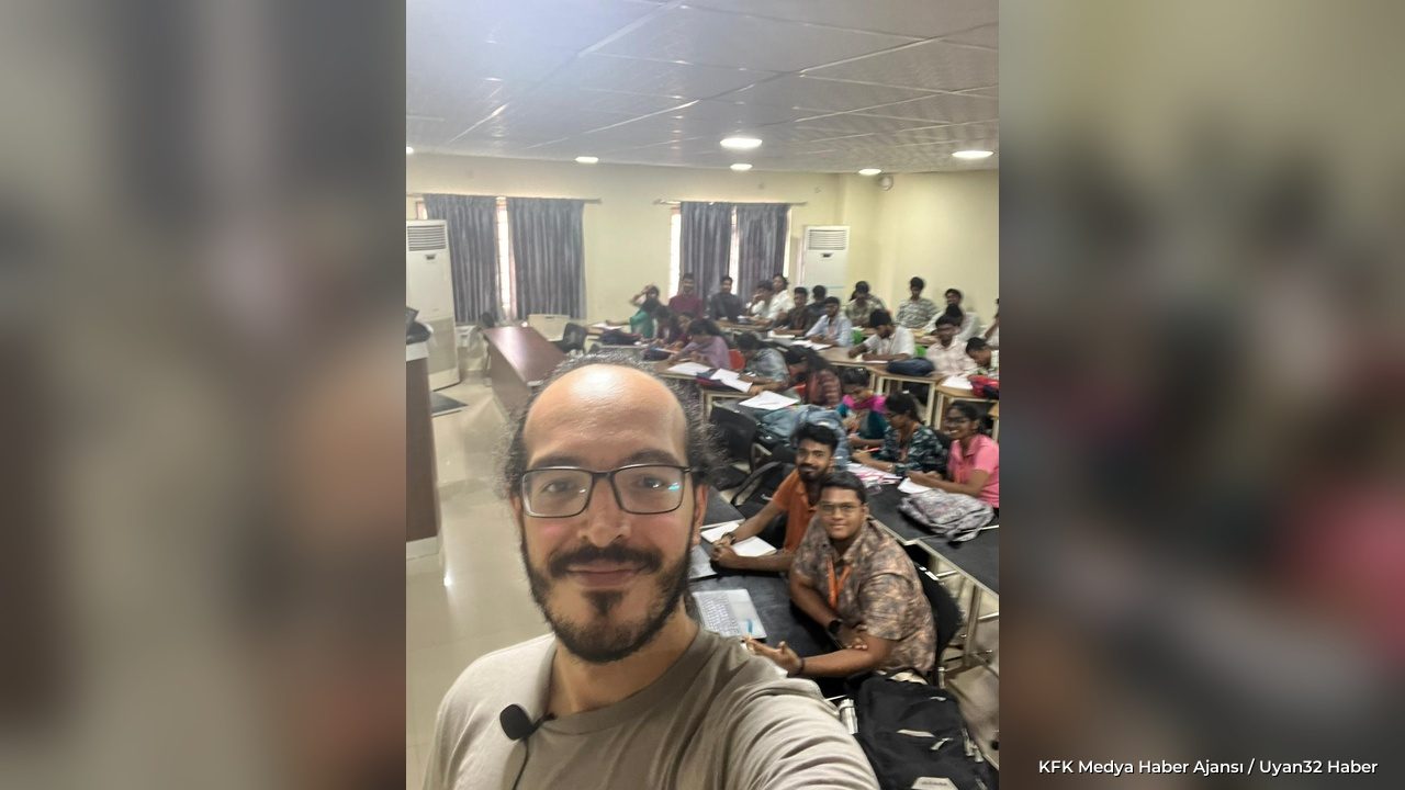 SDÜ'lü Prof. Dr. Utku Köse Hindistan'da Yapay Zeka Dersleri Veriyor