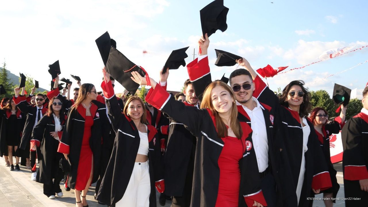SDÜ Mezuniyet Heyecanı: 6 Bin 871 Öğrenci Kep Atacak
