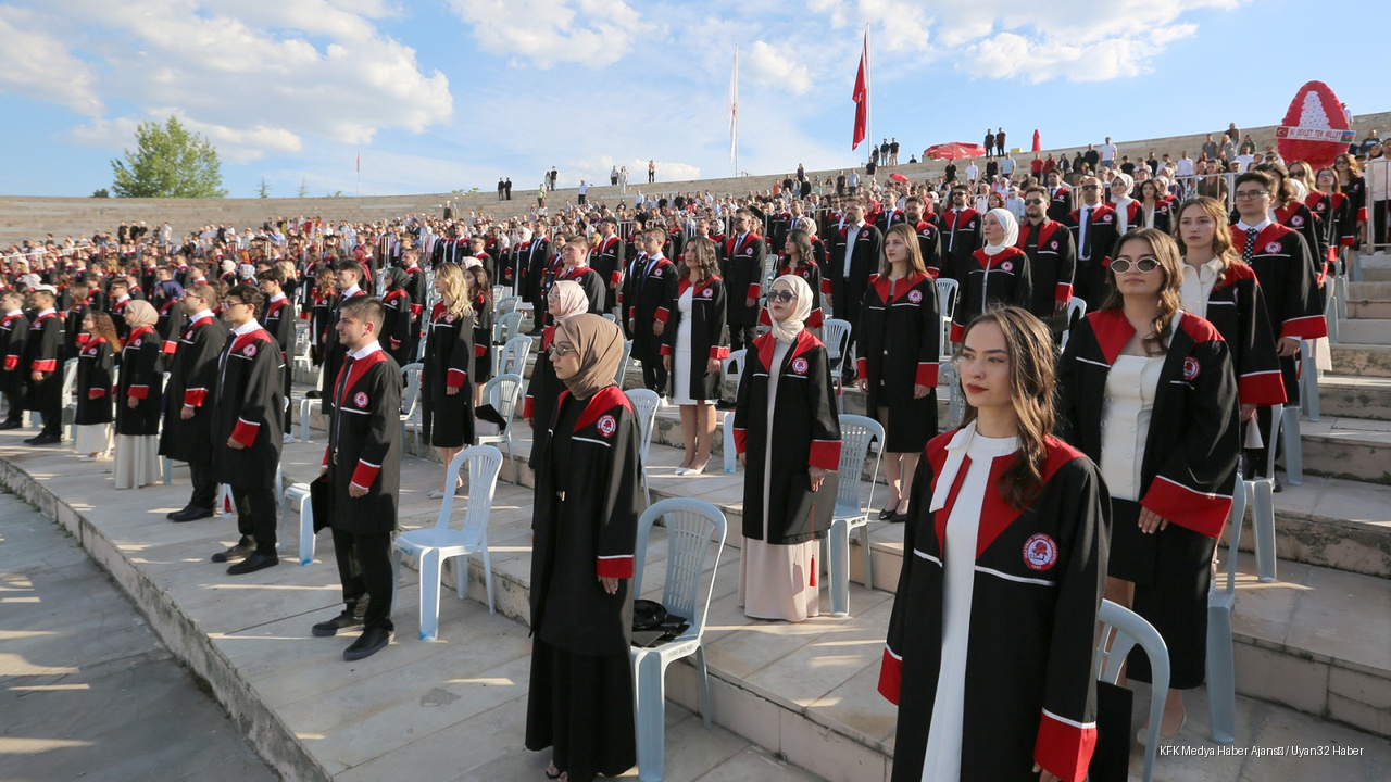SDÜ Tıp Fakültesi 28. Dönem Hekimleri Mezun Oldu