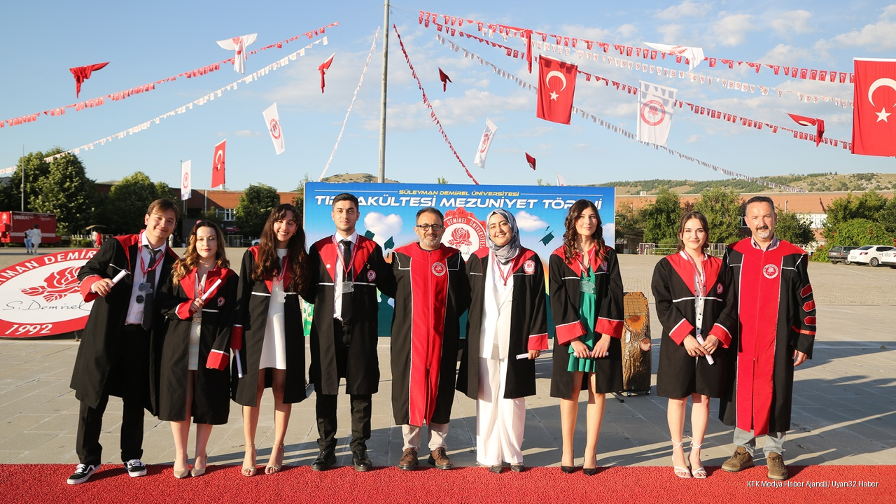 SDÜ Tıp Fakültesi 28. Dönem Hekimleri Mezun Oldu