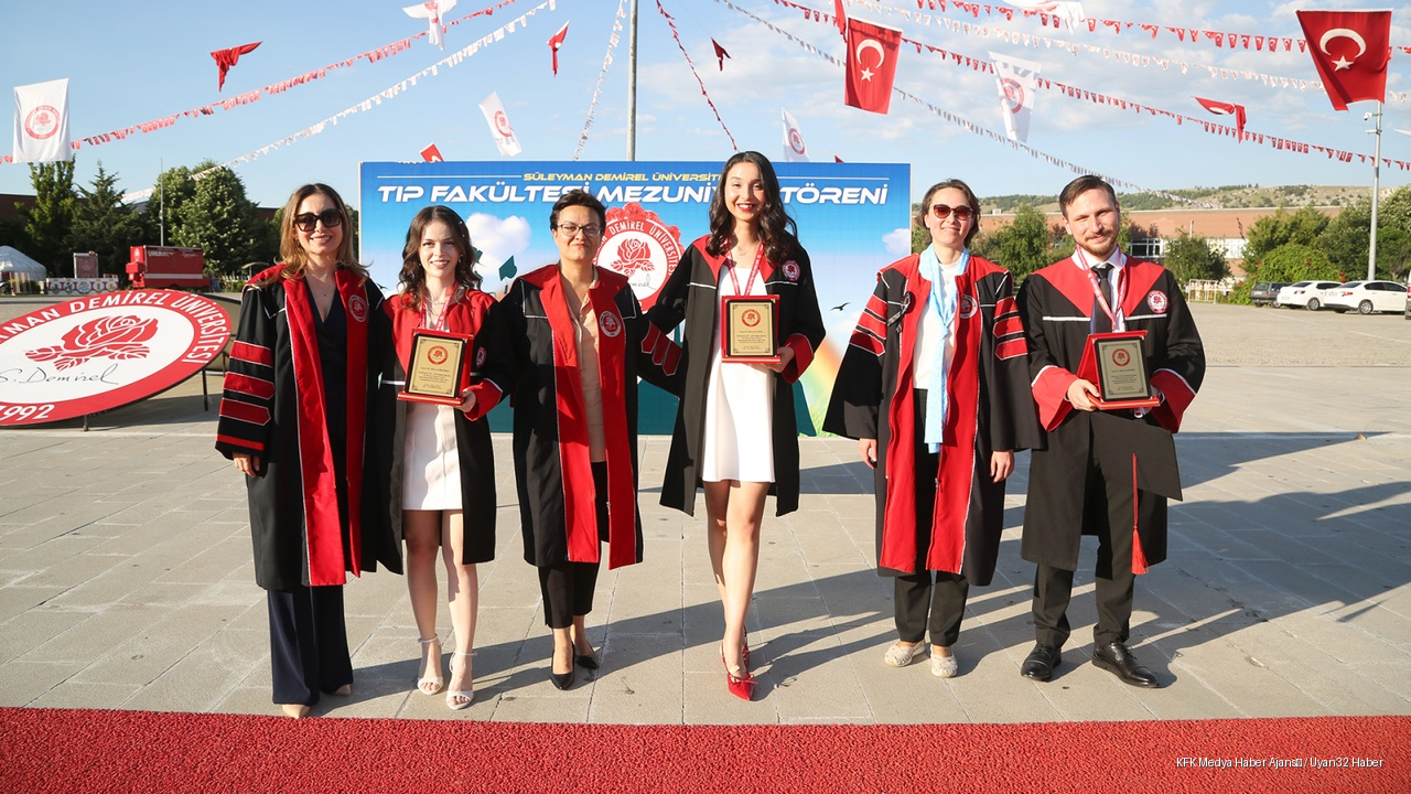 SDÜ Tıp Fakültesi 28. Dönem Hekimleri Mezun Oldu