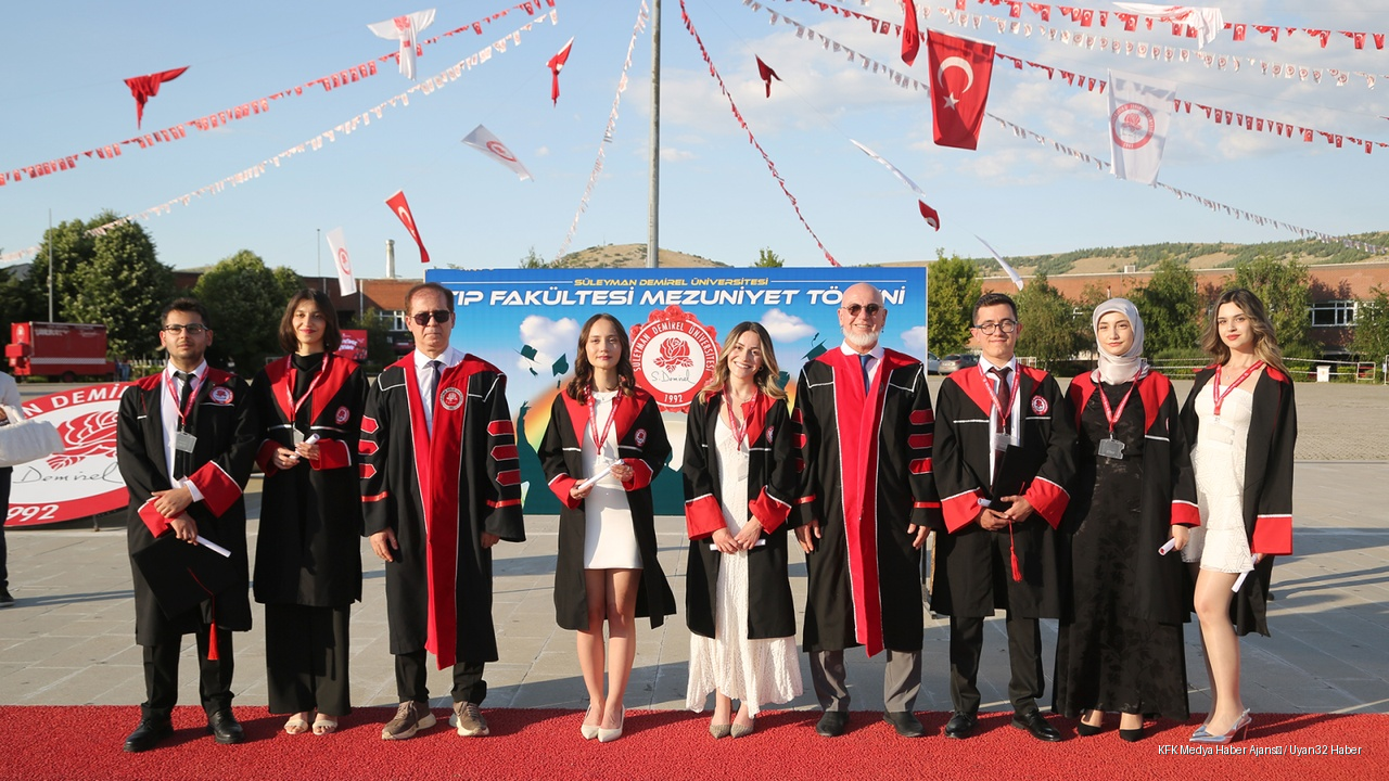 SDÜ Tıp Fakültesi 28. Dönem Hekimleri Mezun Oldu