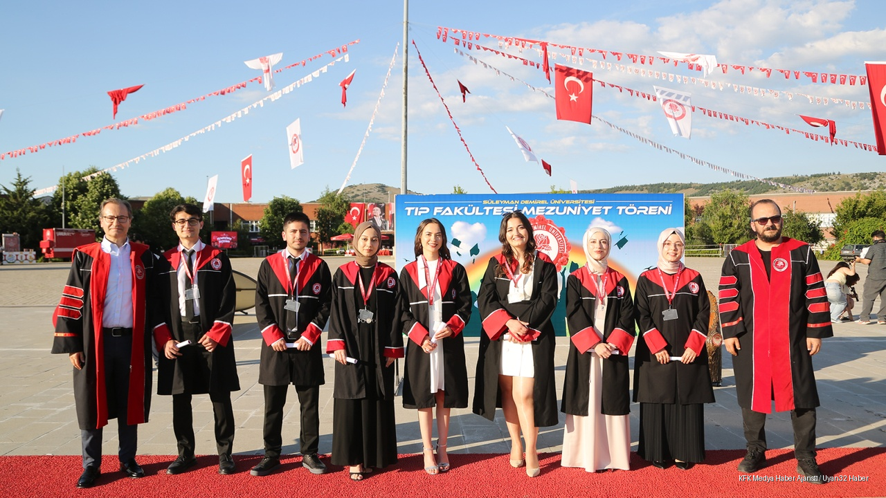 SDÜ Tıp Fakültesi 28. Dönem Hekimleri Mezun Oldu