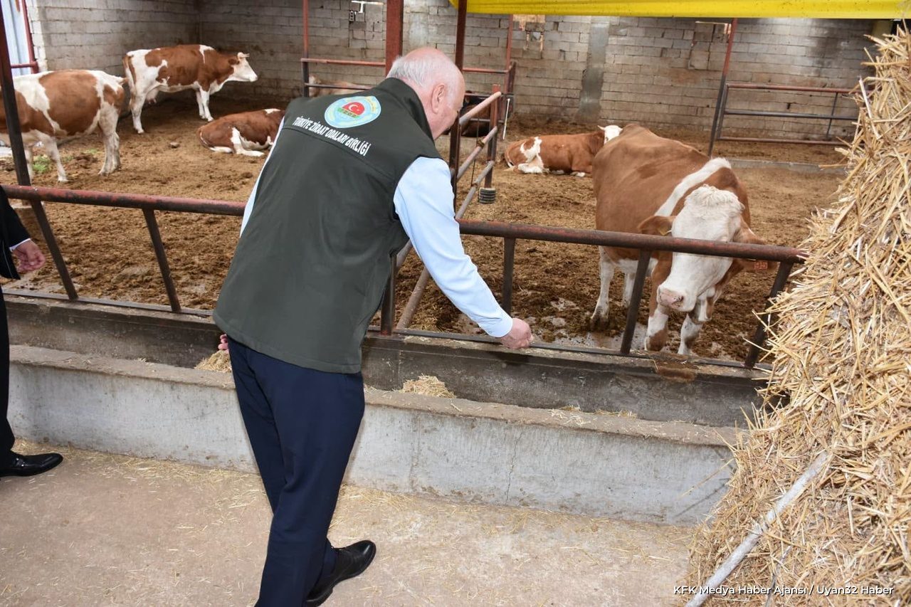 Şemsi Bayraktar Isparta’da Hayvancılık Tesisini Ziyaret Etti