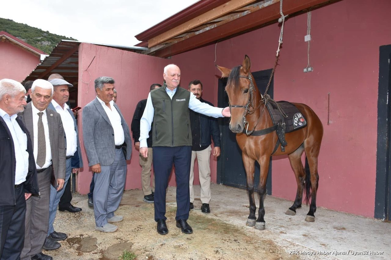 Şemsi Bayraktar Isparta’da Hayvancılık Tesisini Ziyaret Etti - Detay 2