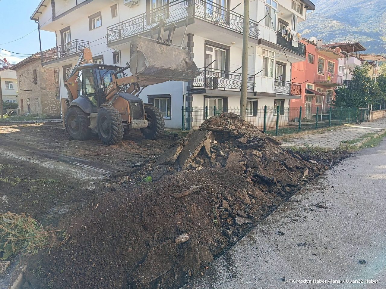 Senirkent'te Asfalt Mesaisi: Zemin Hazırlık Çalışmaları Başladı