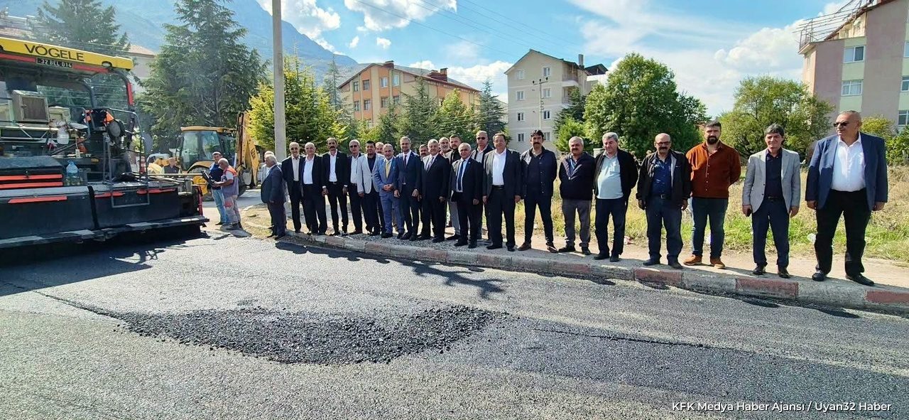 Senirkent'te Sıcak Asfalt Çalışmaları Başladı: Yollar Yenileniyor