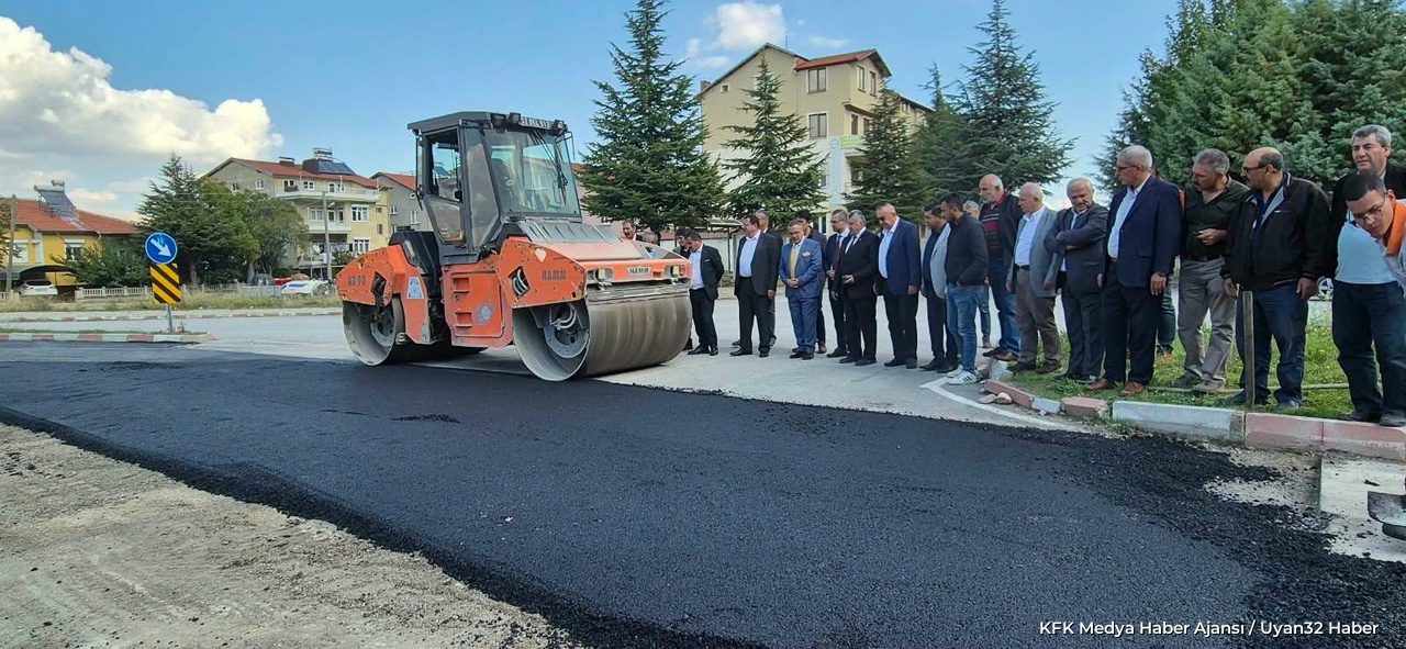Senirkent'te Sıcak Asfalt Çalışmaları Başladı: Yollar Yenileniyor - Detay 3