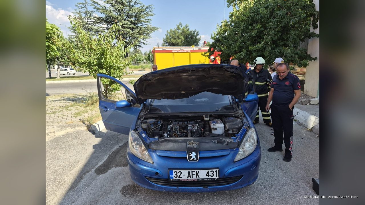 Otomobil Yangını, İtfaiye Zamanında Müdahale İle Söndürüldü
