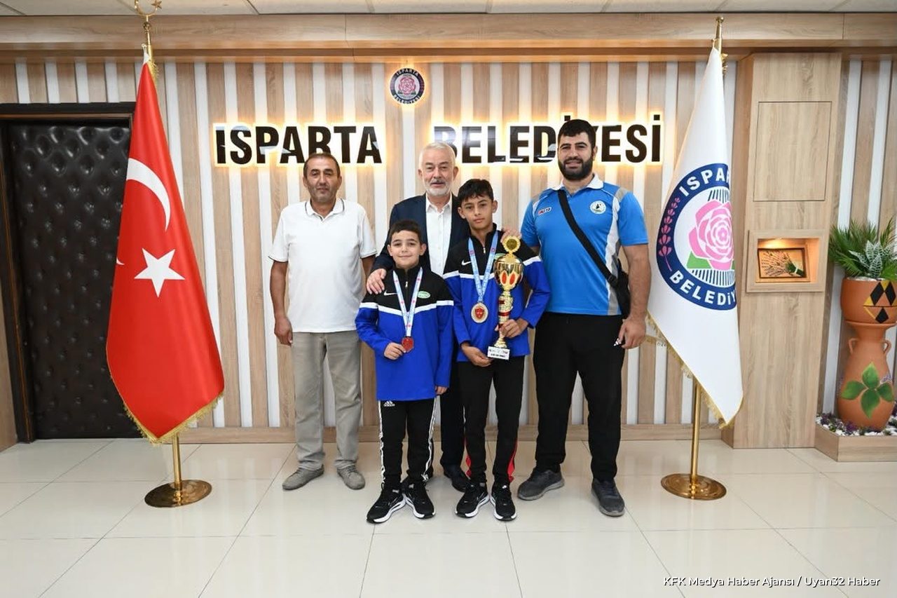 Minik Güreşçilerden Başkan'a Ziyaret - Detay 3