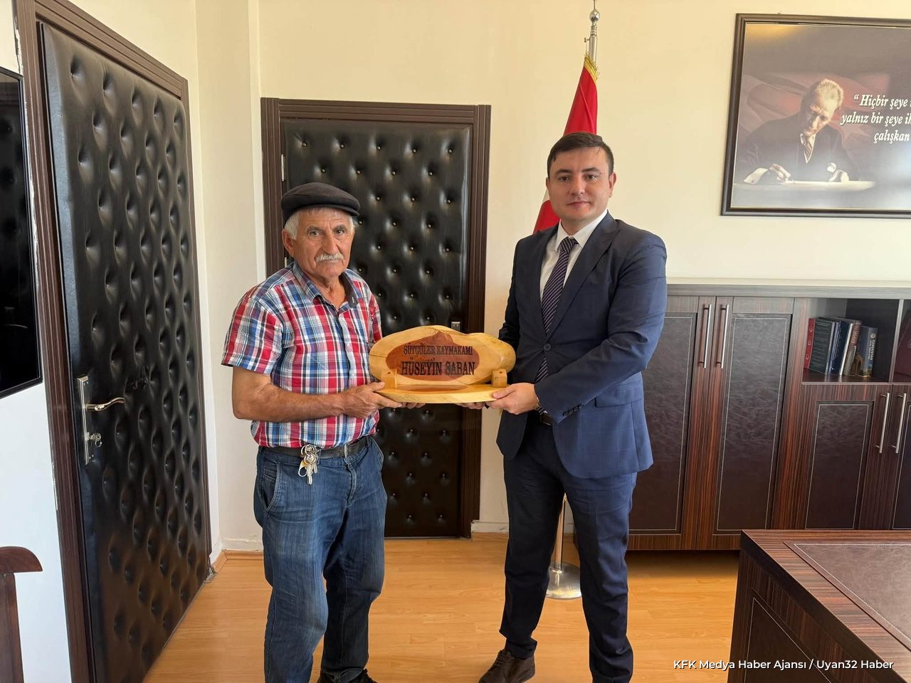 Sütçüler'de Anlamlı Ziyaret: Kaymakam Saban'a El Emeği Hediye - Detay 2