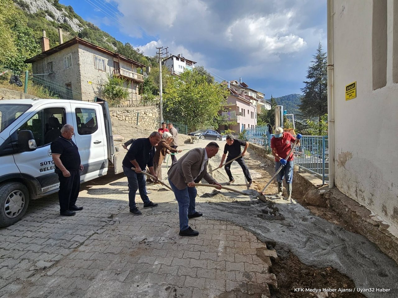 Sütçüler'de Bozulan Yollar Onarılıyor