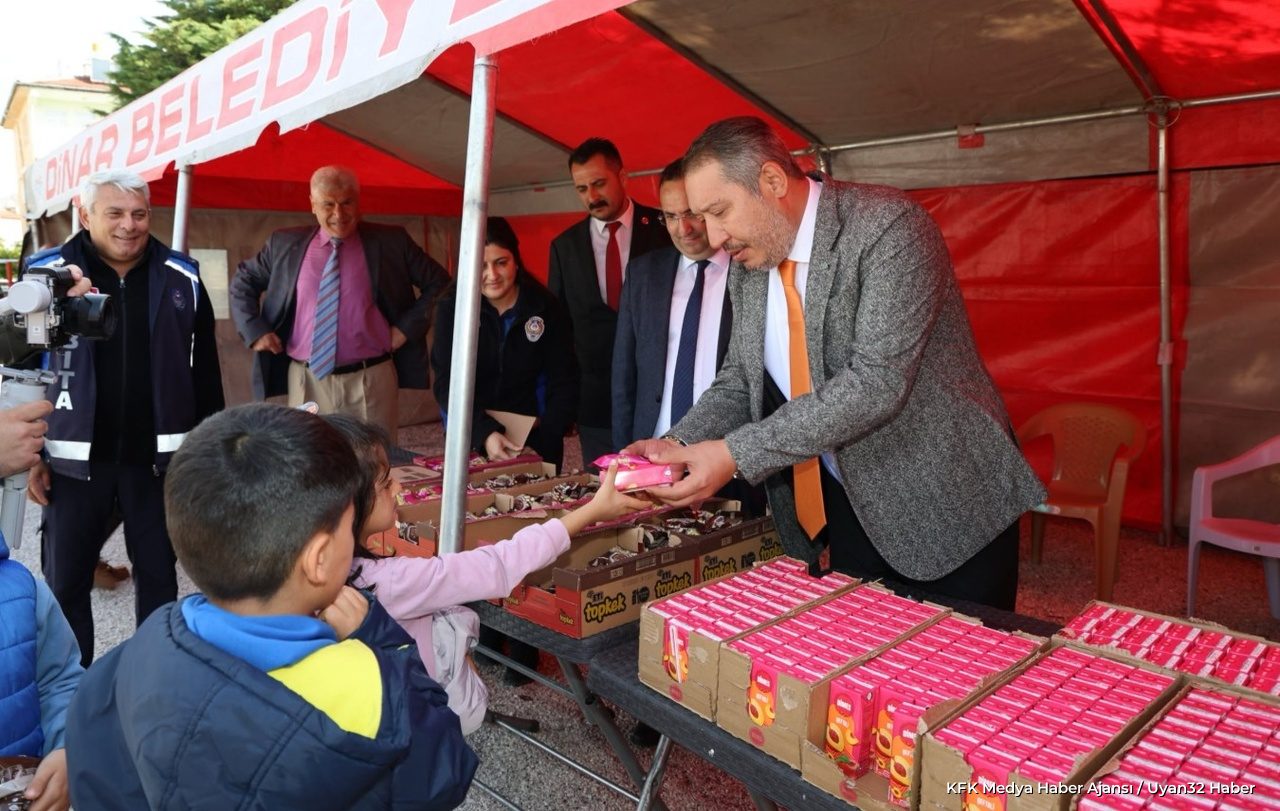 TRT Sinema Tırı Dinar'da Öğrencilerle Buluştu: Beyaz Perde Coşkusu - Detay 3