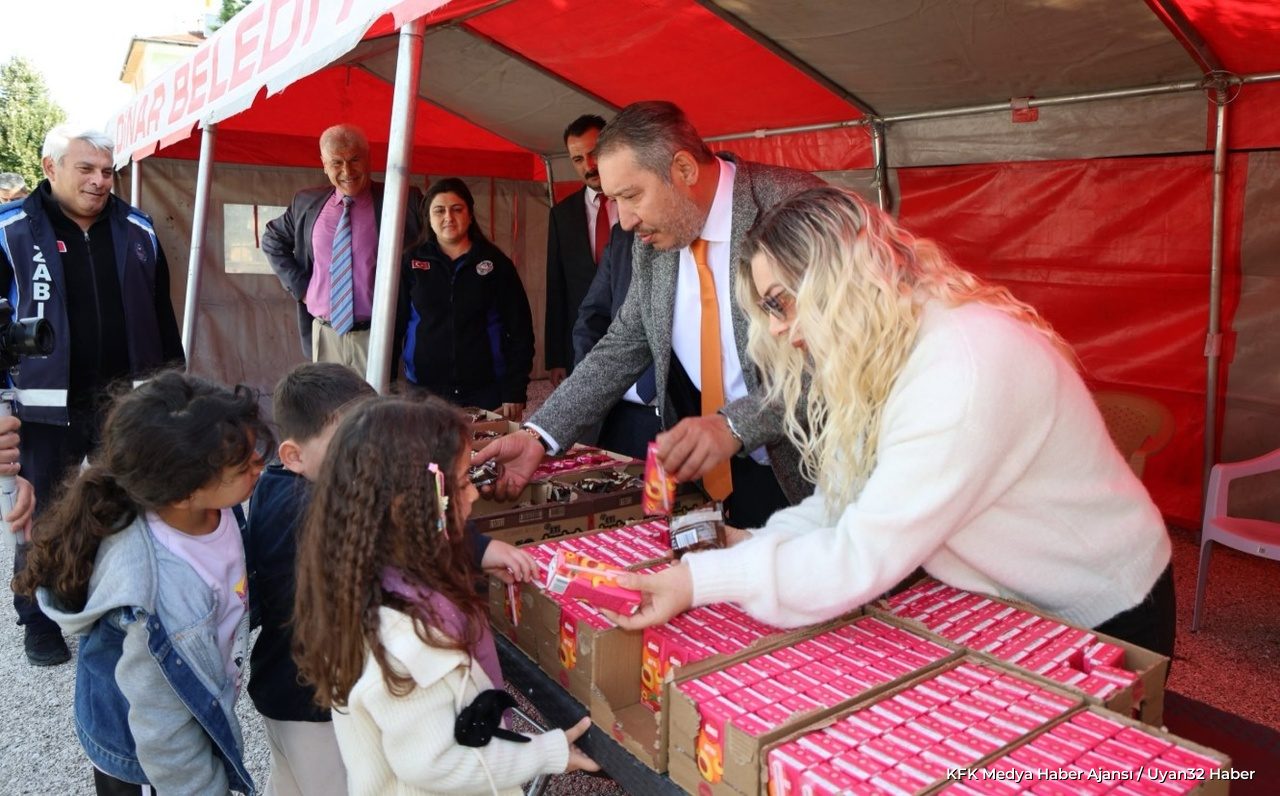 TRT Sinema Tırı Dinar'da Öğrencilerle Buluştu: Beyaz Perde Coşkusu - Detay 4