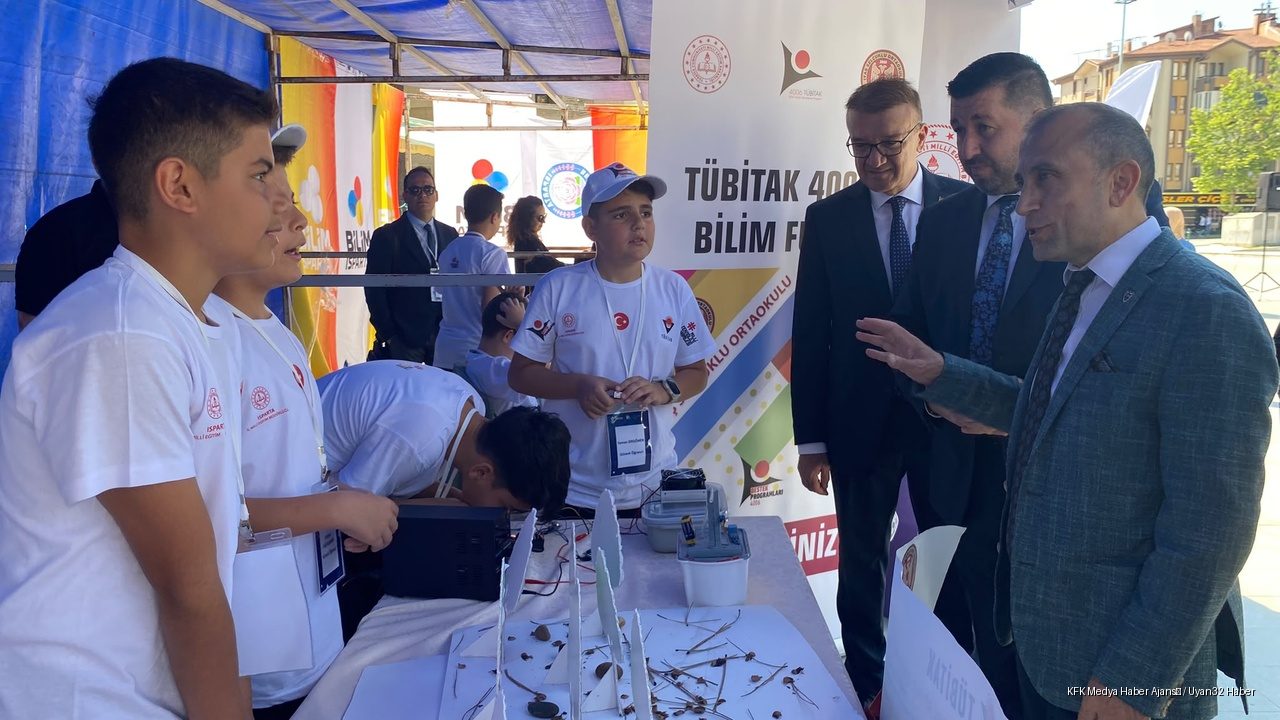 Tübitak 4006-C Bilim Fuarı Renkli Görüntülerle Açıldı