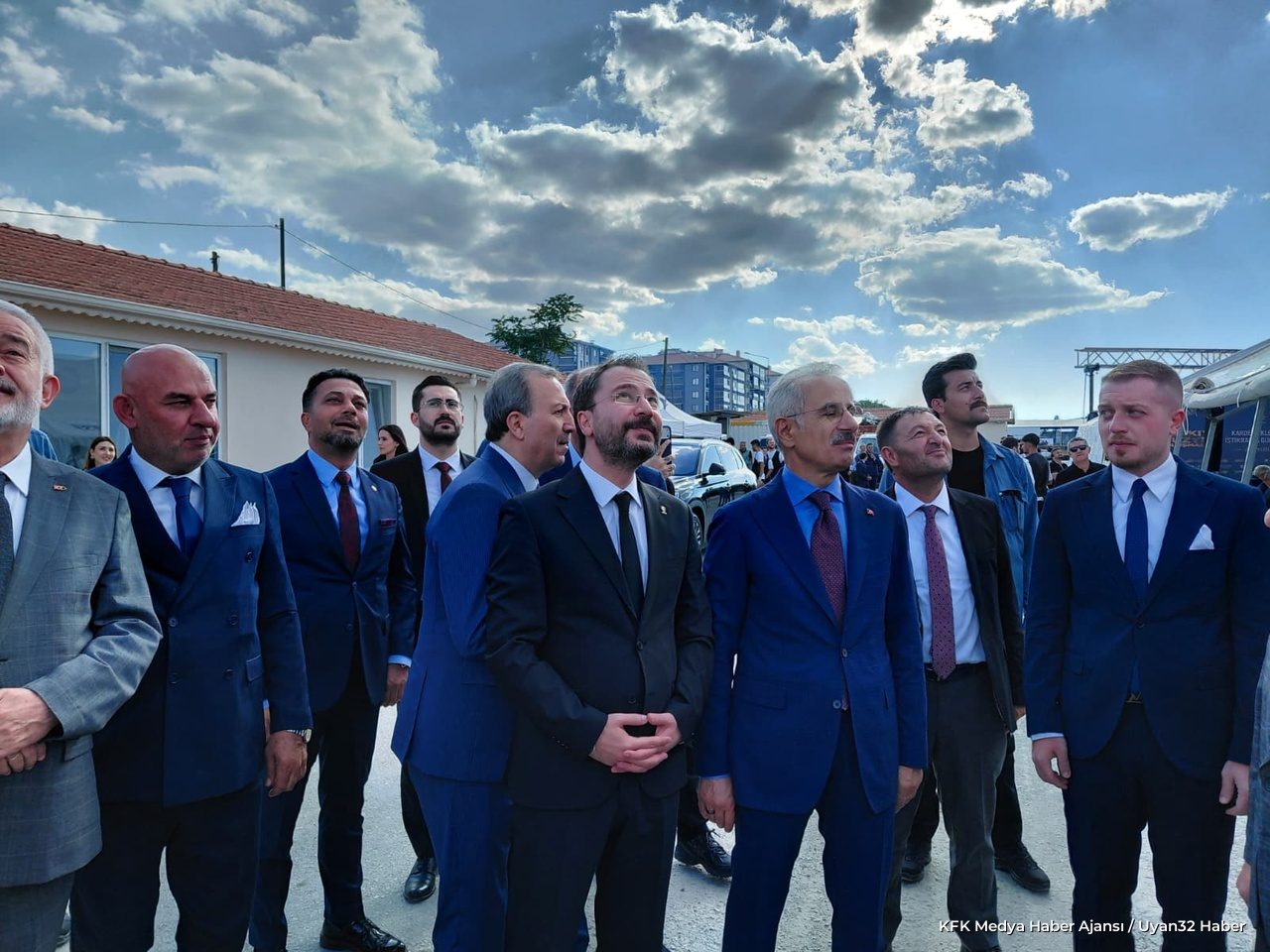 Ulaştırma Bakanı Uraloğlu, Isparta'da Gösteri Uçuşunu İzledi