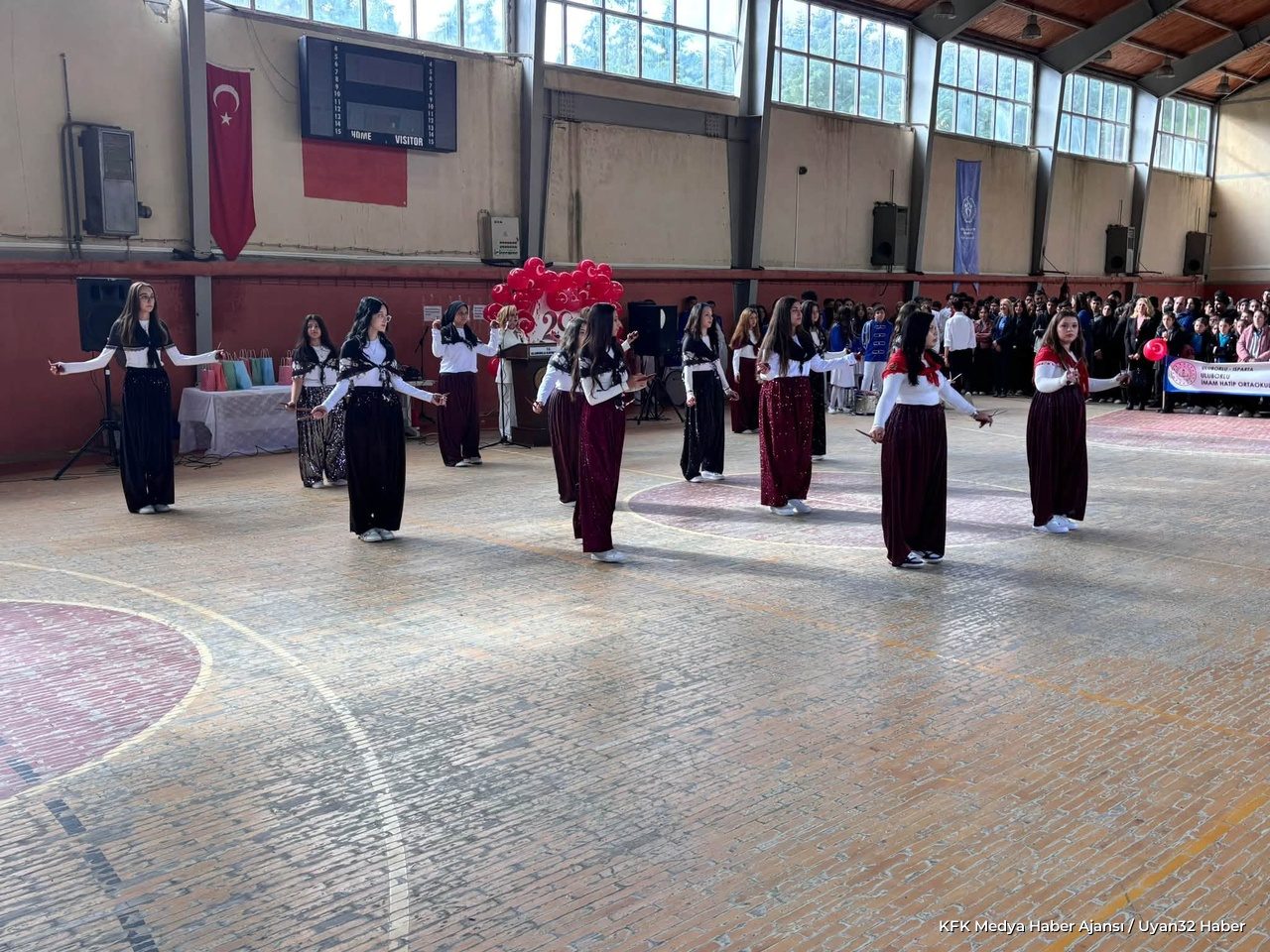 Uluborlu'da 29 Ekim Cumhuriyet Bayramı Coşkuyla Kutlandı - Detay 2