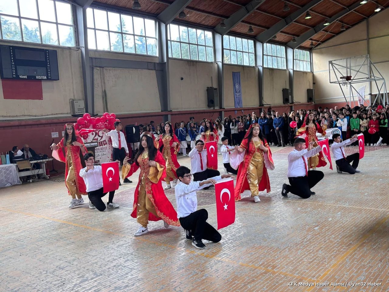 Uluborlu'da 29 Ekim Cumhuriyet Bayramı Coşkuyla Kutlandı - Detay 4