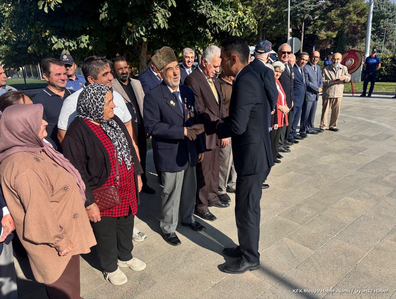 Uluborlu'da Gaziler Günü Törenle Kutlandı: Çelenk Sunumu Yapıldı - Detay 6