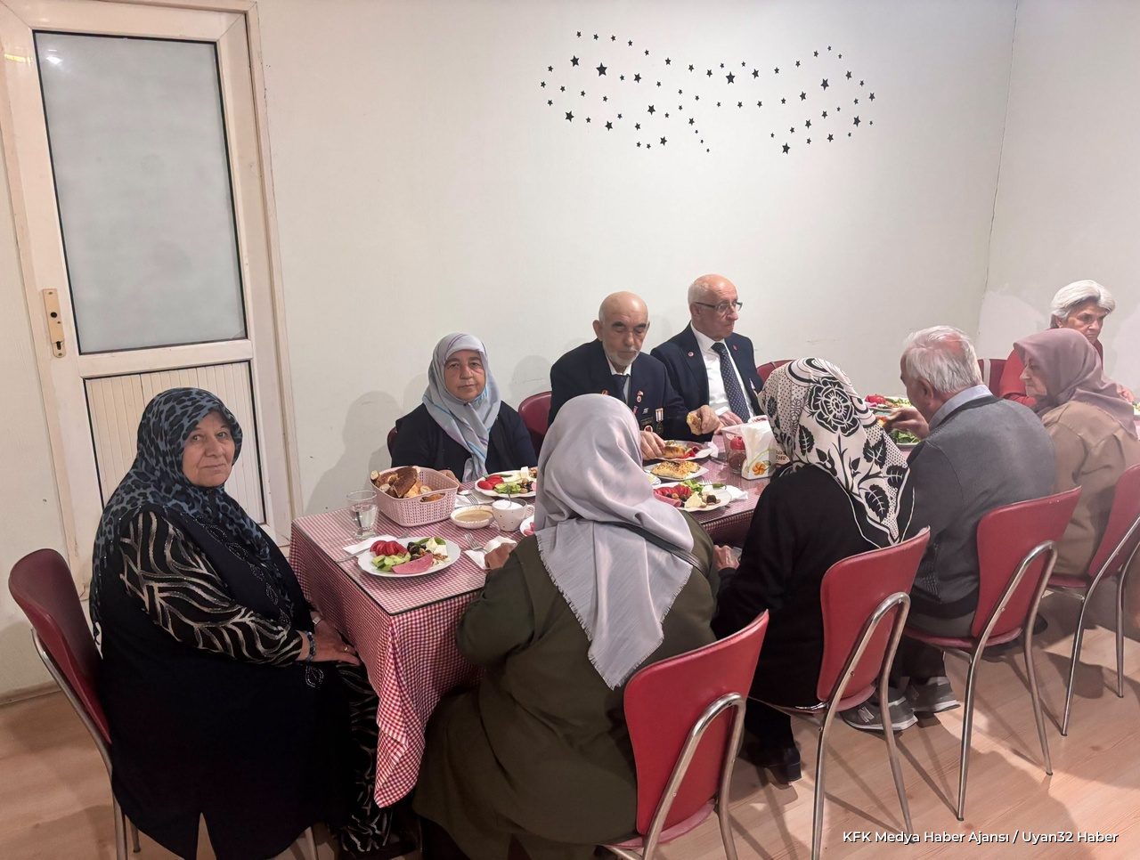 Uluborlu'da Gaziler Günü Törenle Kutlandı: Çelenk Sunumu Yapıldı - Detay 7