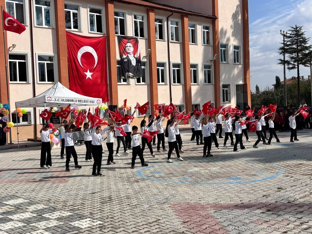 Uluborlu'da İlköğretim Haftası Coşkuyla Kutlandı: İşte Detaylar